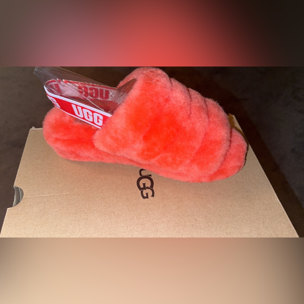 NWT UGG Fluff Yeah Slides, never worn or tried on brand new